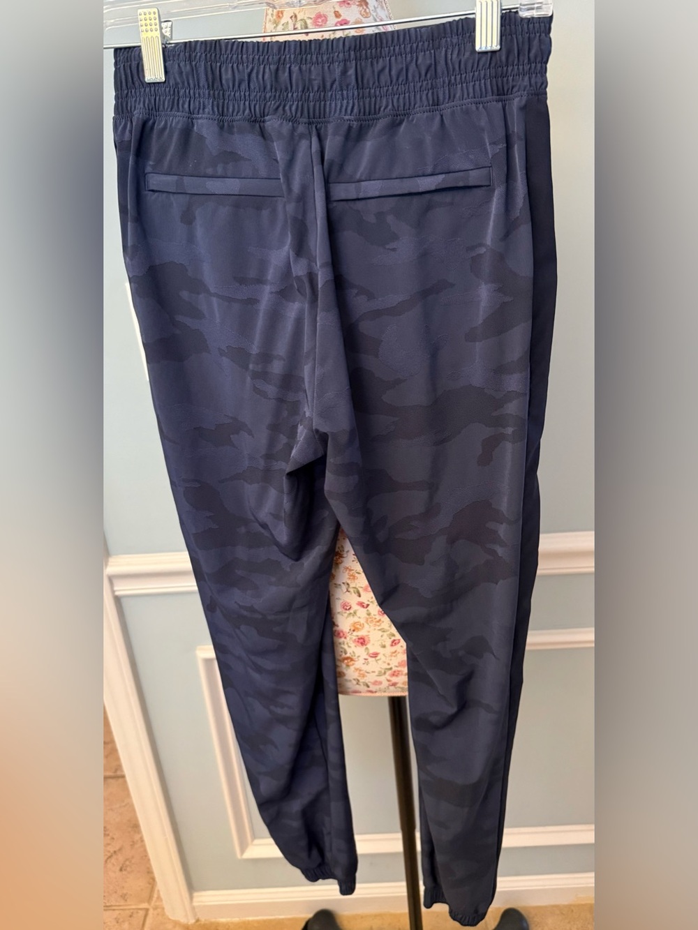 Athleta Brooklyn Textured Joggers
navy blue camouflage print Size 0 - Picture 2 of 6